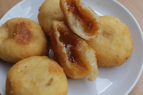 Indonesië Traditionele Snack Genaamd Combro Gemaakt Van Cassave Gevuld Met — Stockfoto