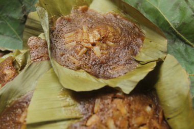 Apem geleneksel Endonezya atıştırmalığı, pekalongan apemi, hindistan cevizi sütü ve esmer şekerli pirinç unundan yapılır.