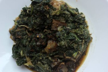 bir tabak Endonezya mutfağı, saut papaya yaprakları