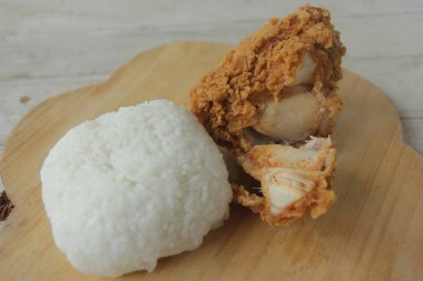 Kızarmış tavuklu pilav