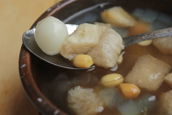 Bir kase wedang ronde, zencefilli içecek, baharatlı içecek.,