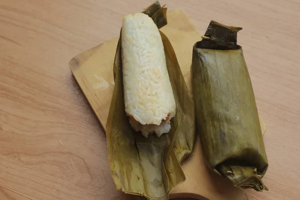 Arem Arem Hagyományos Indonéziai Étel Melyet Zöldségekkel Töltött Rizsből Banánlevélbe — Stock Fotó