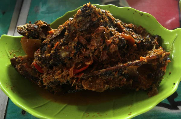 Tabakta Baharatlı Tavuk Asya Yemeği — Stok fotoğraf