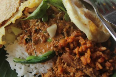 Bir tabak nasi pecel, Endonezya mutfağı, Asya yemekleri.