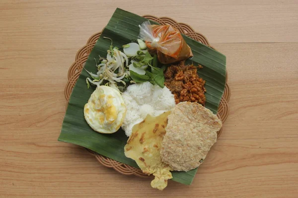 Тарелка Наси Печель Индонезийская Кухня Азиатская Еда — стоковое фото