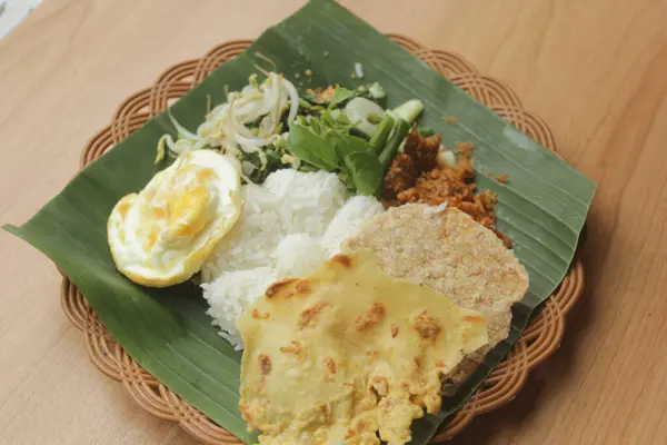 Bir Tabak Nasi Pecel Endonezya Mutfağı Asya Yemekleri — Stok fotoğraf