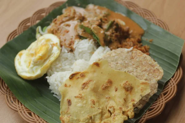 Sepiring Nasi Pecel Hidangan Indonesia Makanan Asia — Stok Foto