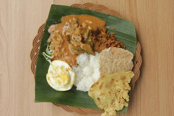 Sepiring Nasi Pecel Hidangan Indonesia Makanan Asia — Stok Foto
