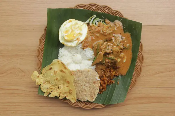 Тарілка Насі Пегеля Індонезійські Страви Азіатська Їжа — стокове фото