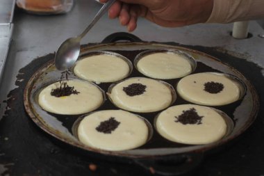 Fırında kek hamuru.