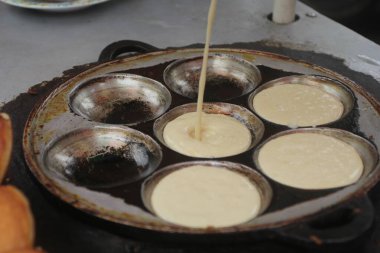 Fırında kek hamuru.