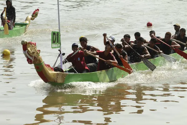 Pekalongan Indonesia April 2023 Festival Kompetisi Dayung Perahu Tradisional Stok Lukisan  