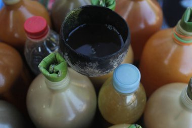 Jamu, Endonezya 'da geleneksel bitki içeceğidir.
