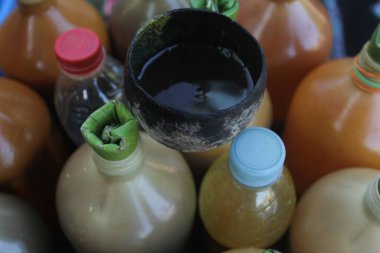 Jamu, Endonezya 'da geleneksel bitki içeceğidir.