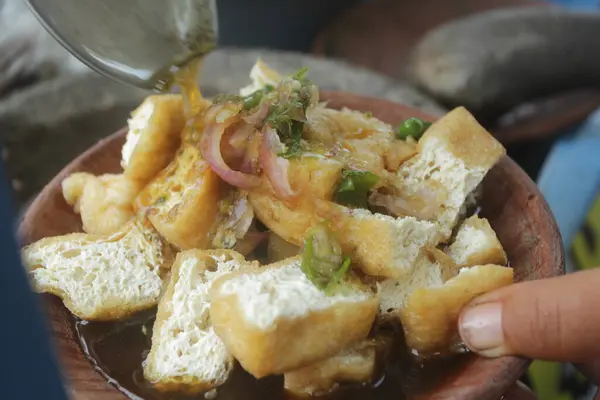 Bir tabak tahu gejrot, Asya yemeği.