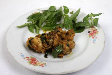 Hint yemeği ve köri yaprakları.