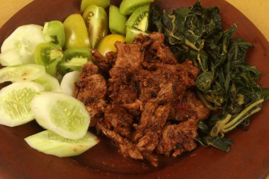 Sebzeli kızarmış tavuk..