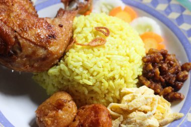 Körili tavuk pilavı.