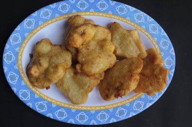 Bir tabak kızarmış muz.