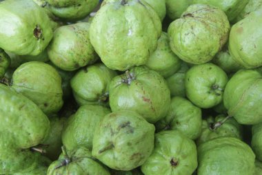 Piyasada yeşil guava
