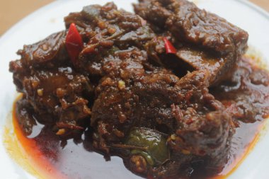 Bir tabak baharatlı et, köri, Asya yemeği.