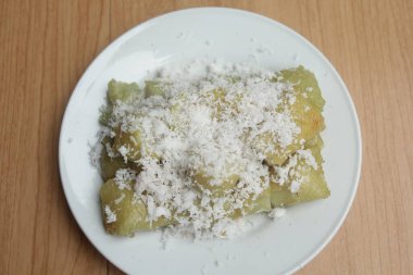 Lopis, yapışkan pirinç keki, Endonezya atıştırmalığı