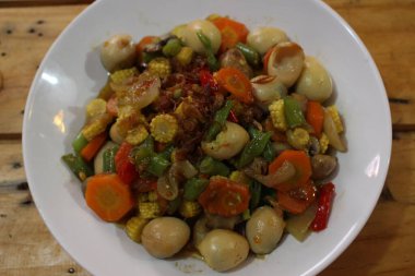 Tayland baharatlı deniz ürünleri salatası, Tayland yemeği..