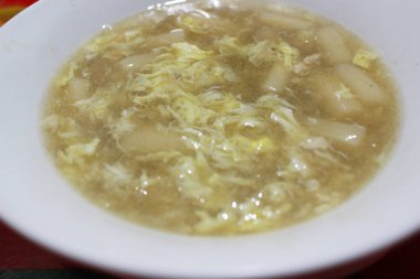 Bir kase sıcak taç çorbası.