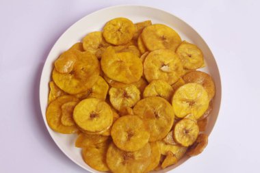 Kurutulmuş muz cipsini kapat.