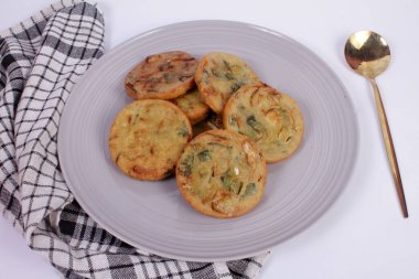 ekşi krema ile fırında patatesli krep.