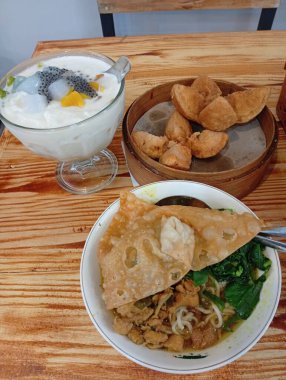 Lezzetli Asya yemeklerinin yakın görüntüsü