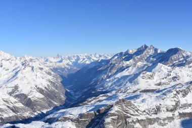 Zermatt, İsviçre. Karlı Alpler.