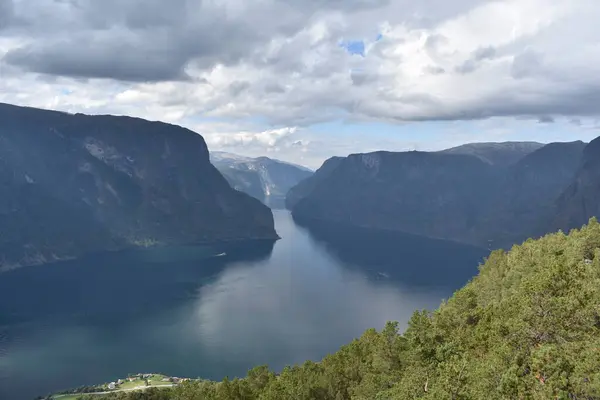 Horský Průsmyk Obklopen Krásou Přírody Norsko Kostce Fjordy — Stock fotografie