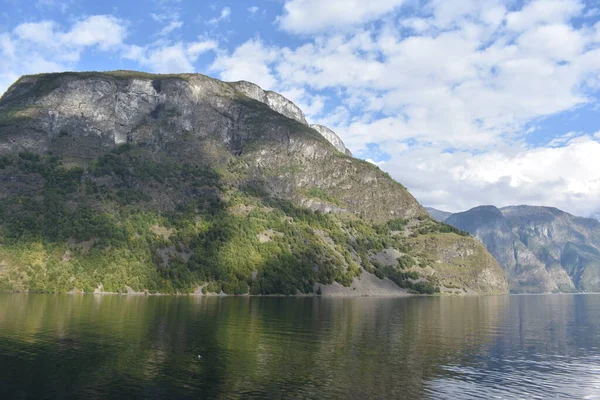 自然の美しさに囲まれた峠 ノルウェーだ Fjords — ストック写真