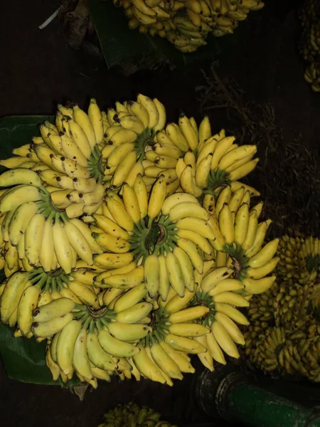 Bananen Weergegeven Een Vreemd Patroon Hoge Kwaliteit Foto — Stockfoto