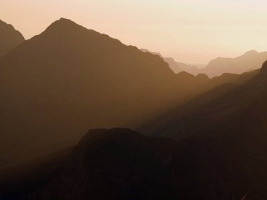 Maido, Reunion, Fransa 'da sabahın erken saatlerinde dağlar