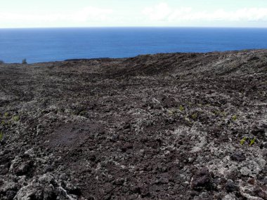 Lav Hint Okyanusu 'na akar, Piton de la Fournaise' in patlamasından yeni çıkan lav, Reunion Adası, Fransa