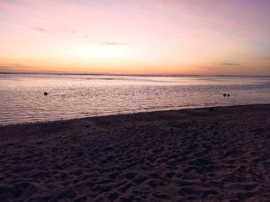 Gün sonuna kadar şnorkelle yüzmek, gün batımında Saint Gilles gölünde, Buluşma, Fransa