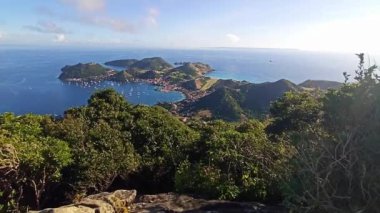 Les Saintes Karayip Adası 'nın HD videosu. Görüntü: Le Chameau Terre de Haut, Guadeloupe takımadalarından