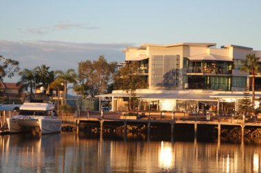 Batan güneşteki ev 