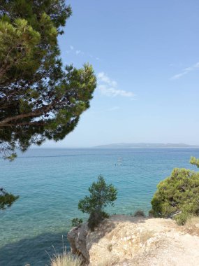 Açık gökyüzü ile güzel deniz manzarası