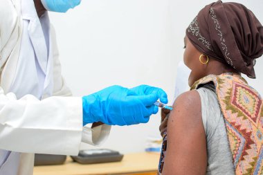 Abuja, Nijerya - 22 Ocak 2023: Afrika 'da Hepatit Aşısı ve Covid-19 aşısı