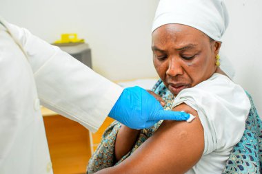 Abuja, Nijerya - 22 Ocak 2023: Afrika 'da Hepatit Aşısı ve Covid-19 aşısı
