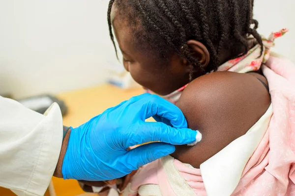Abuja, Nijerya - 22 Ocak 2023: Afrika 'da Hepatit Aşısı ve Covid-19 aşısı