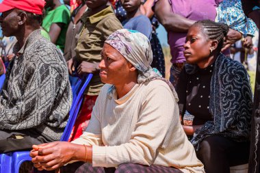 Abuja, Nijerya - 26 Temmuz 2021: Covid 19 Toplum Duyarlılığı, Yerli Afrika Köylerinin Sağlık ve Su Hijyeni. Seçim Kampanyası Toplantısı. Kanser Farkındalığı Programı ve Güçlendirme