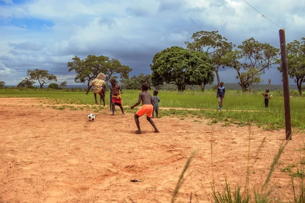 Lagos Nigeria Marzo 2023 Niños Africanos Jugando Fútbol Campo Arena —  Fotos de Stock