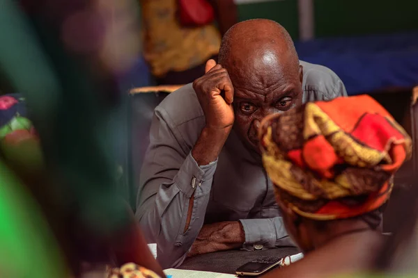 Abuja Nigeria Februar 2021 Afrikaner Sitzen Stehen Schlange Und Warten — Stockfoto