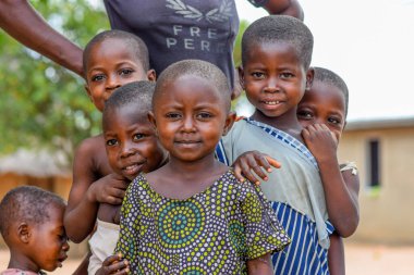Abuja, Nijerya - 1 Mayıs 2023: Afrikalı Çocukların Portresi. Afrikalı çocuklarla rastgele samimi anlar. Mutlu Afrikalı Çocuk. Afrika 'da Çocuklar Günü.