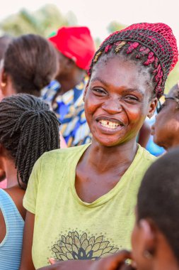 Abuja, Nijerya - 26 Temmuz 2021: Covid 19 Toplum Duyarlılığı, Yerli Afrika Köylerinin Sağlık ve Su Hijyeni. Seçim Kampanyası Toplantısı. Kanser Farkındalığı Programı ve Güçlendirme