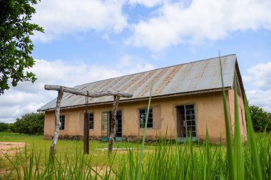Abuja, Nijerya - 6 Mayıs 2023: Afrika 'daki Kırsal Çocuklar için okul binaları. Yerel Topluluklarda Eğitim Tesisi, Batı Afrika.